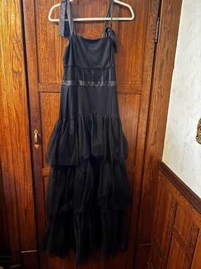 Lulu's Black Tiered Tulle Maxi Dress with Ribbon Straps Size Medium